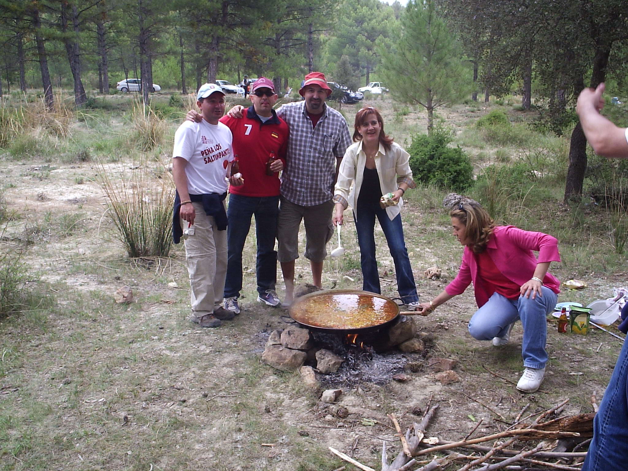 Los tres y la paella.JPG